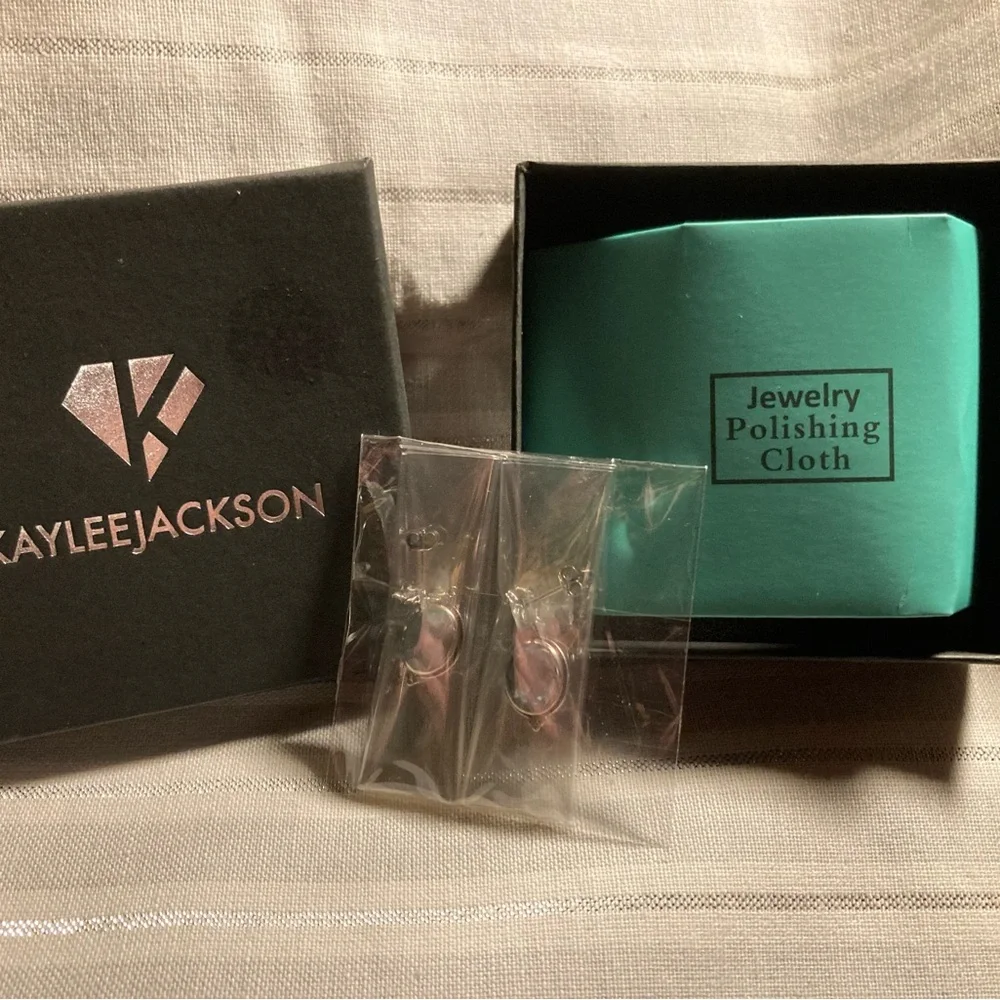 Blue Earrings - Picture 3 of 3